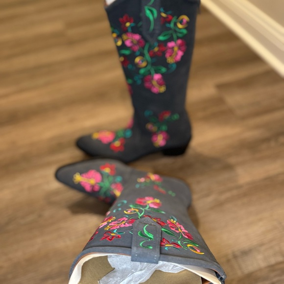 Agave Sky Suede Floral Embroidered Western Cowboy Boots - Picture 8 of 14